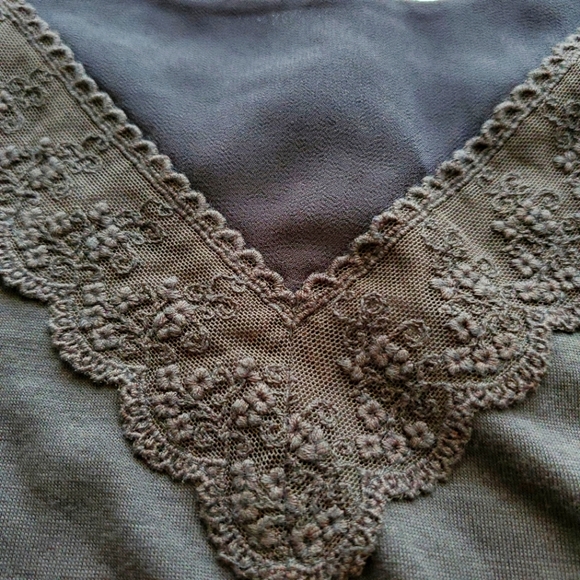 NWT AEO AMERICAN EAGLE OUTFITTERS Dark Gray Romantic Lace Trim Cami XXS - Picture 3 of 4